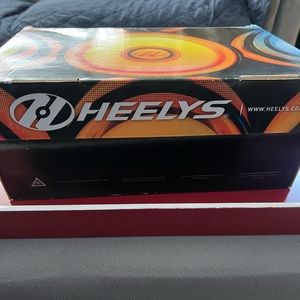 Black Heelys Skate Shoes, great condition. Boys size 6.